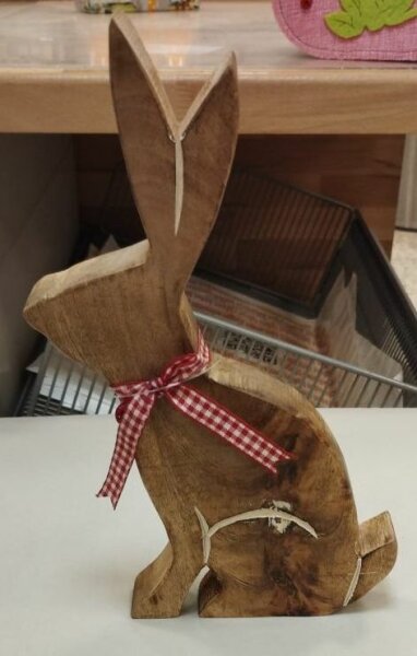 Osterdekoration Mangoholz "Hase mit Schleife" 26x16cm